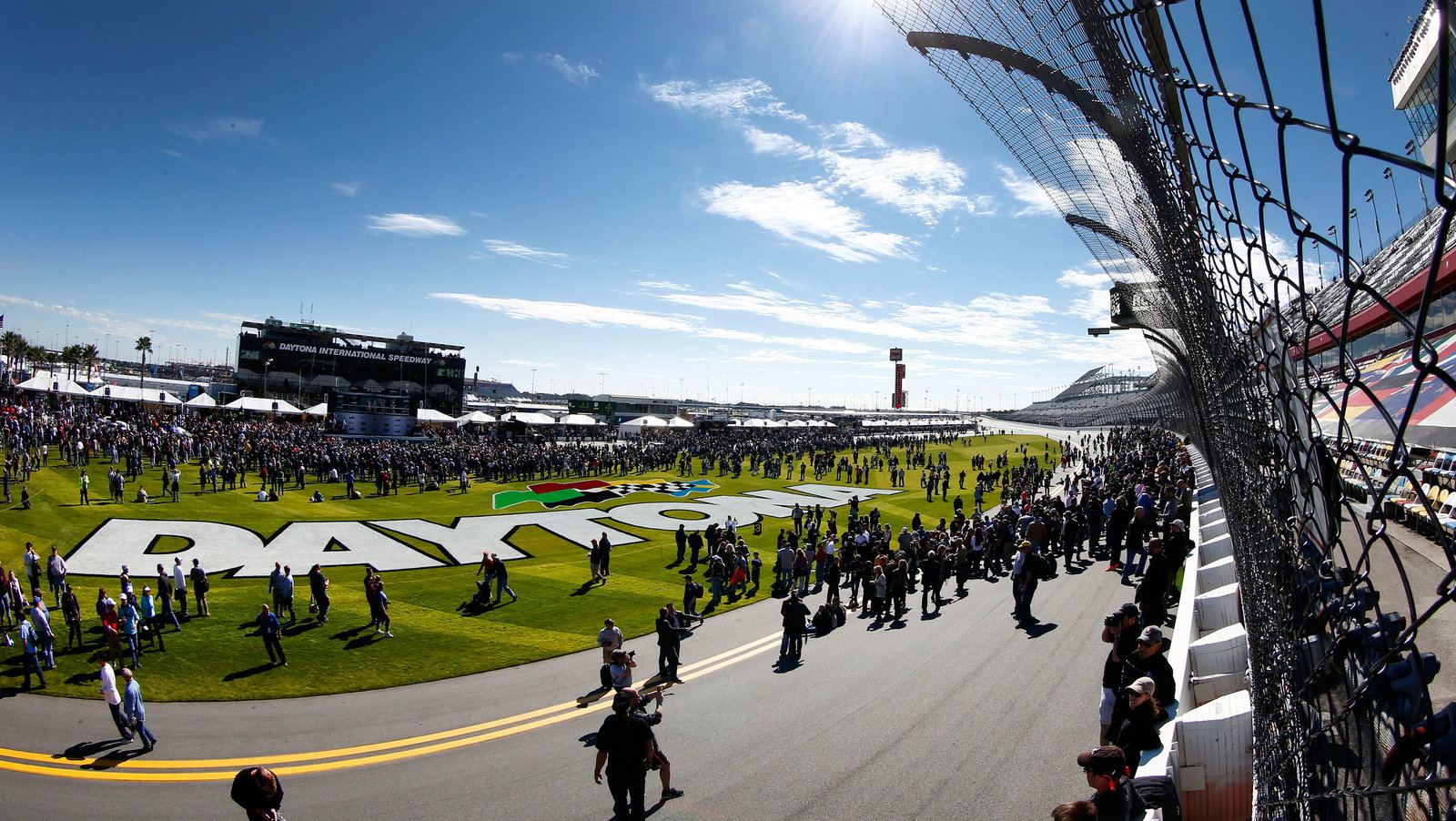 VIDEO: Ginetta LMP1 melakukan penggeledahan di bandara Leeds East