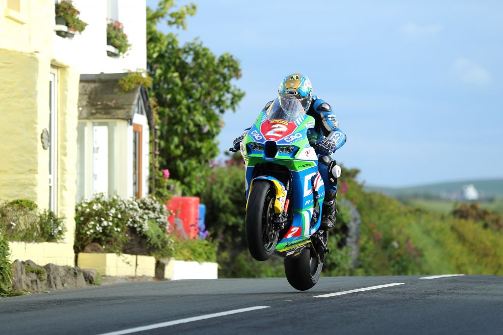 2022 Isle of Man TT [30 May] | Hickman cracks 130mph, West hurt in fiery crash