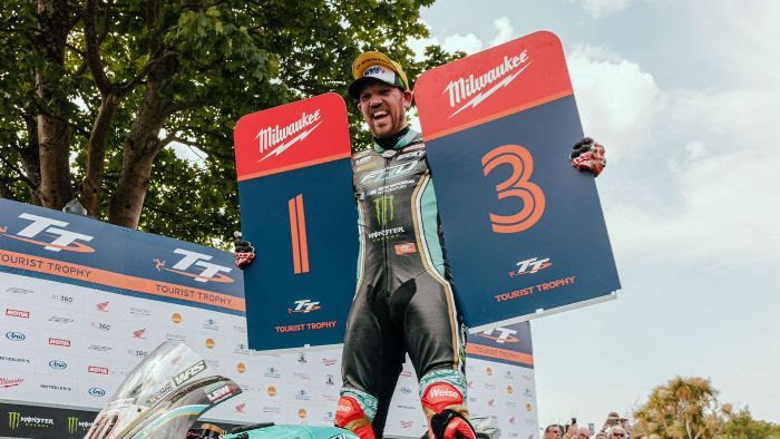 Peter Hickman denies Michael Dunlop to win Senior TT at 2023 Isle of Man TT