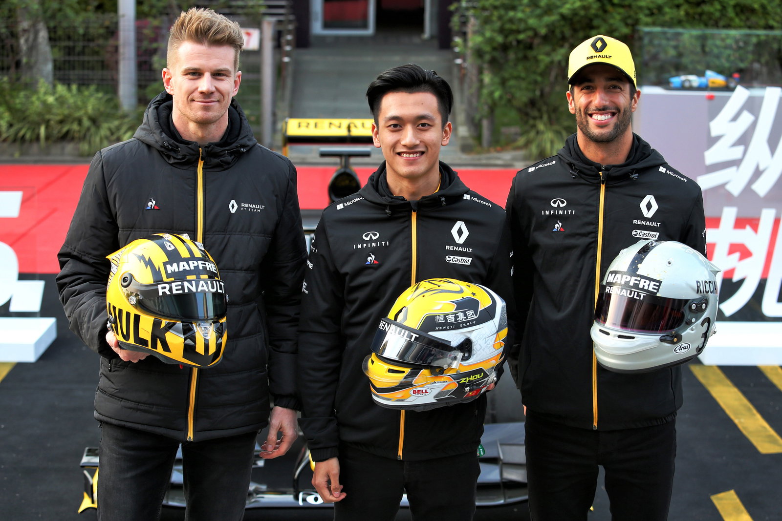 Ricciardo: Renault doing too much, being too clever