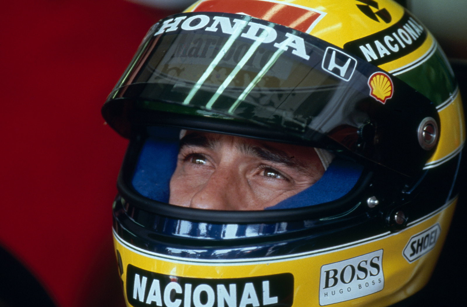 Lewis Hamilton menambah tekanan pada Pirelli untuk ban F1 yang lebih baik