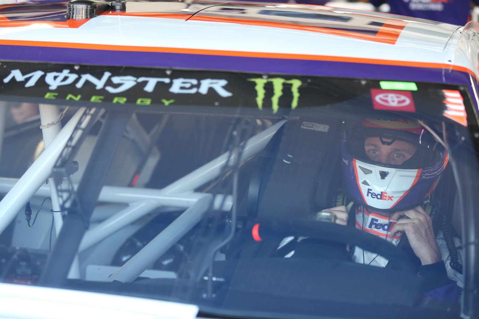 Bass Pro Shops NRA Night Race - Hasil Kualifikasi