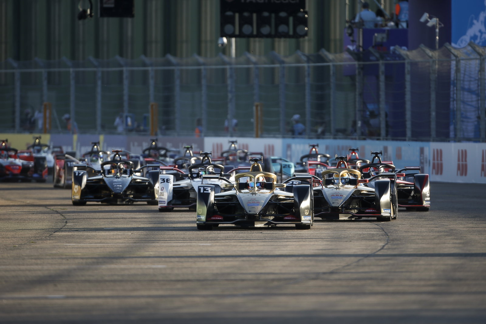 Sam Bird menyelesaikan tes Formula E pertama dengan Jaguar