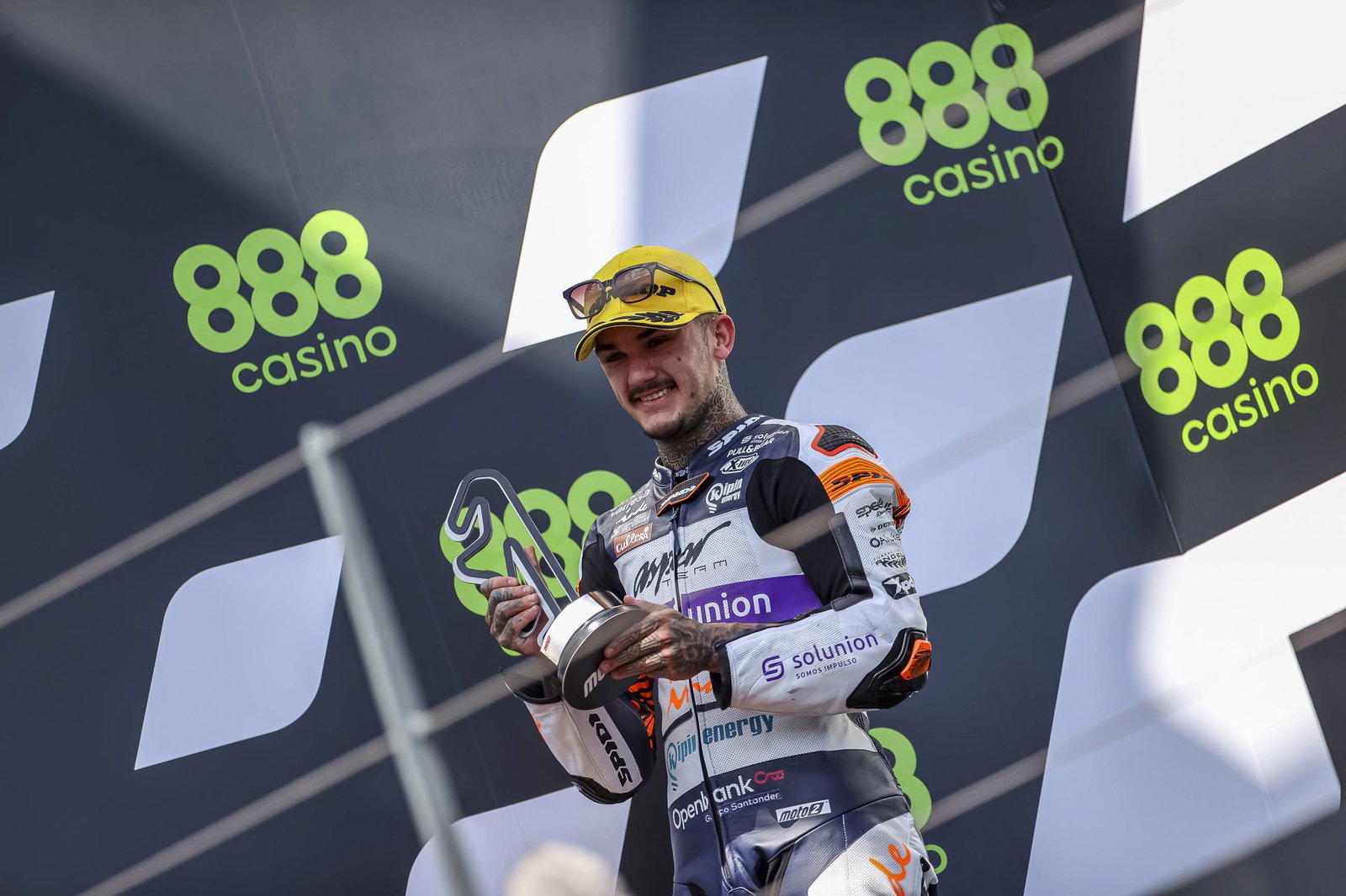Portugal MotoGP: 'Softer compound' issues, front will 'disappear on you - Binder