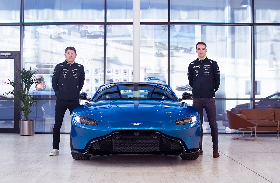 Ryan Hunter-Reay bersiap untuk mengendarai Mazda di Rolex 24 di Daytona