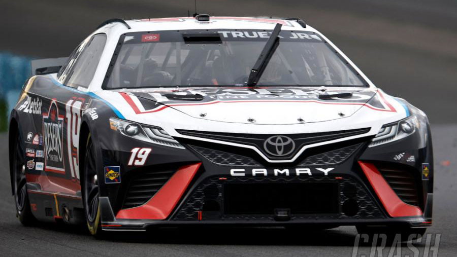 NASCAR at Watkins Glen: Kyle Larson Bumps Chase Elliott for Win as Kimi Raikkonen Crashes