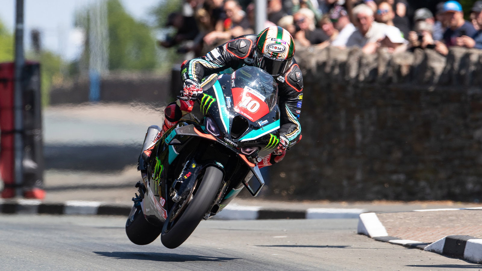 Michael Dunlop shock DNF allows Peter Hickman to win Isle of Man TT ...