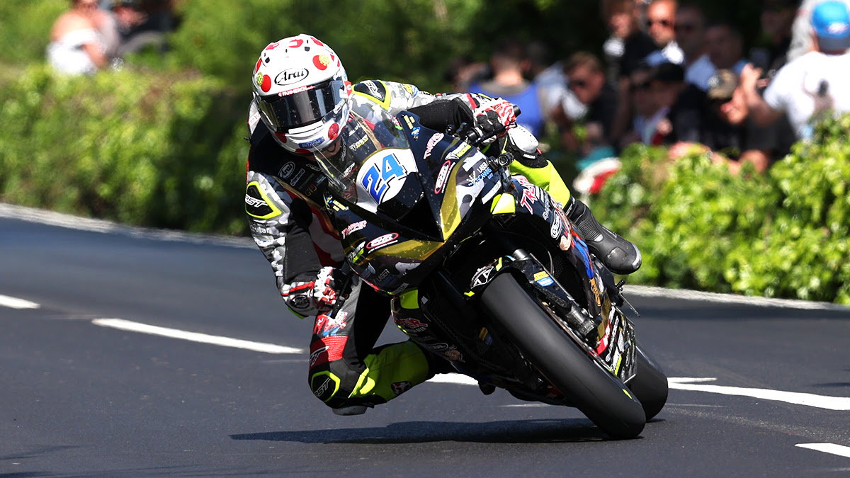 Gary Vines dies, aged 33, after crash at Manx Grand Prix