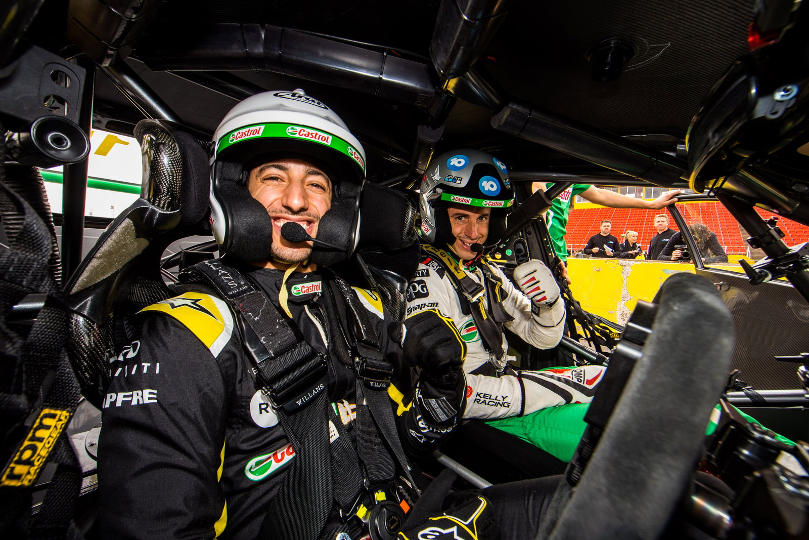 Ricciardo samples V8 Supercar ahead of Australian GP