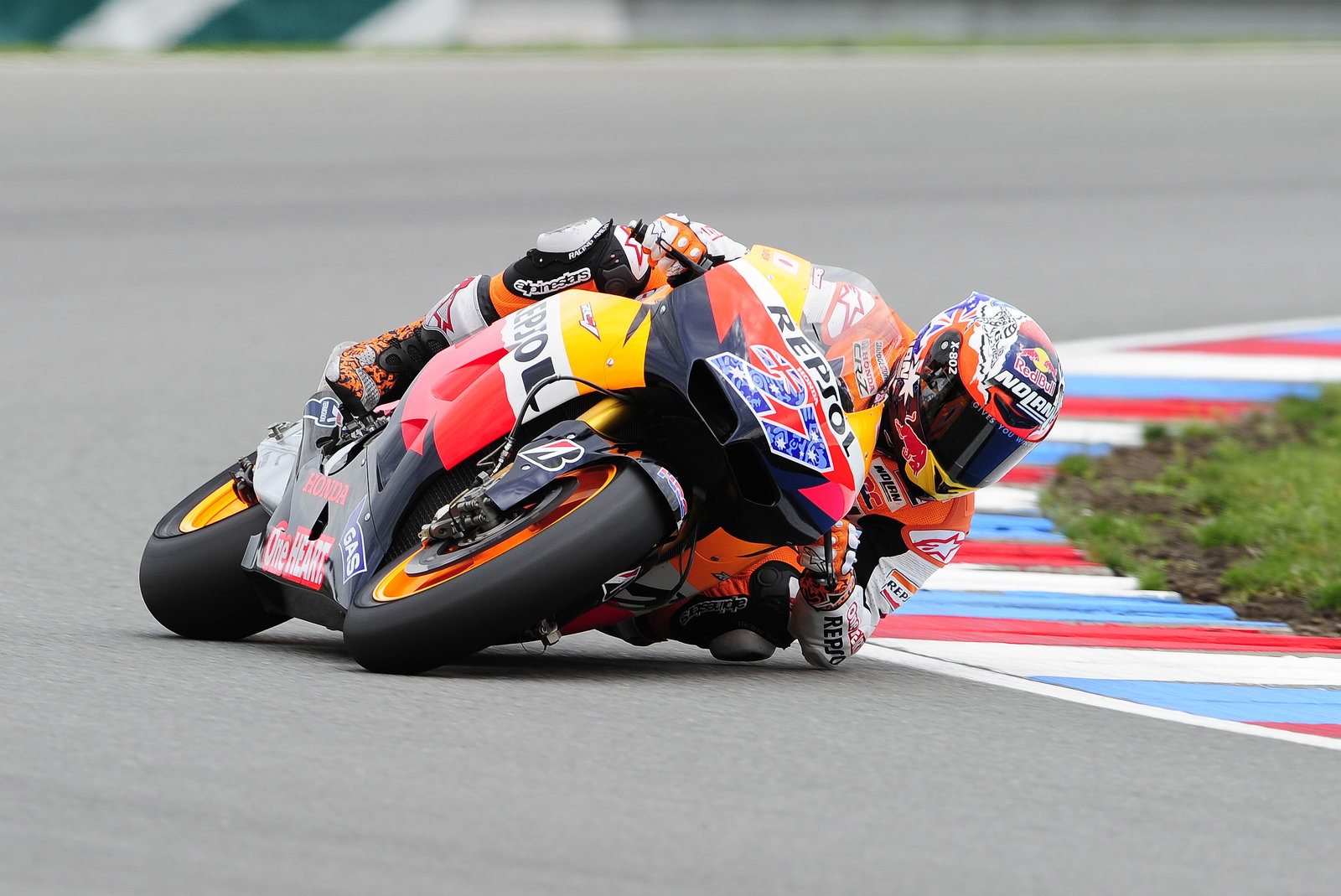 Stoner, Elbow down, Honda RC213V, Brno MotoGP Test August 15th 2011
