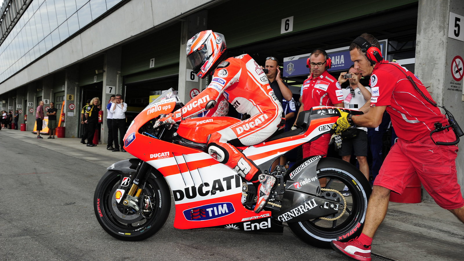 Hayden, Brno MotoGP Test 15 August 2011