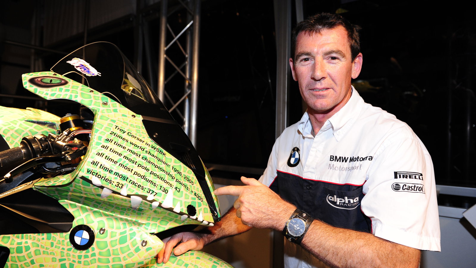 Corser, Leaving party, Crocodile paint scheme on BMW Race bike, Portuguese WSBK 2011