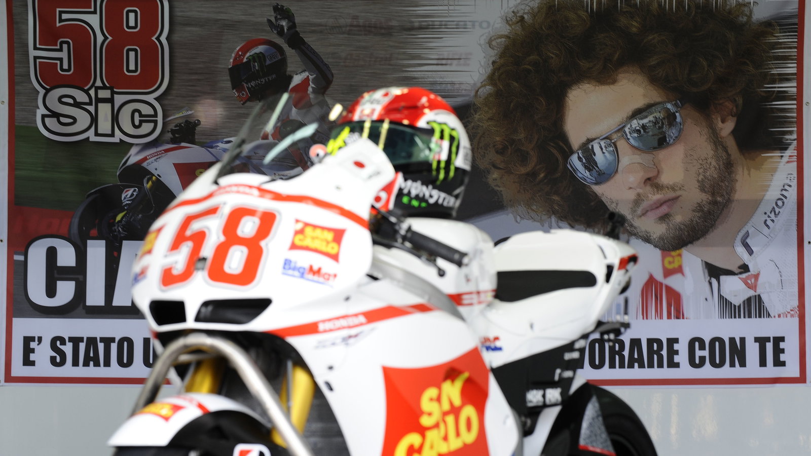 Simoncelli tribute, Valencia MotoGP 2011