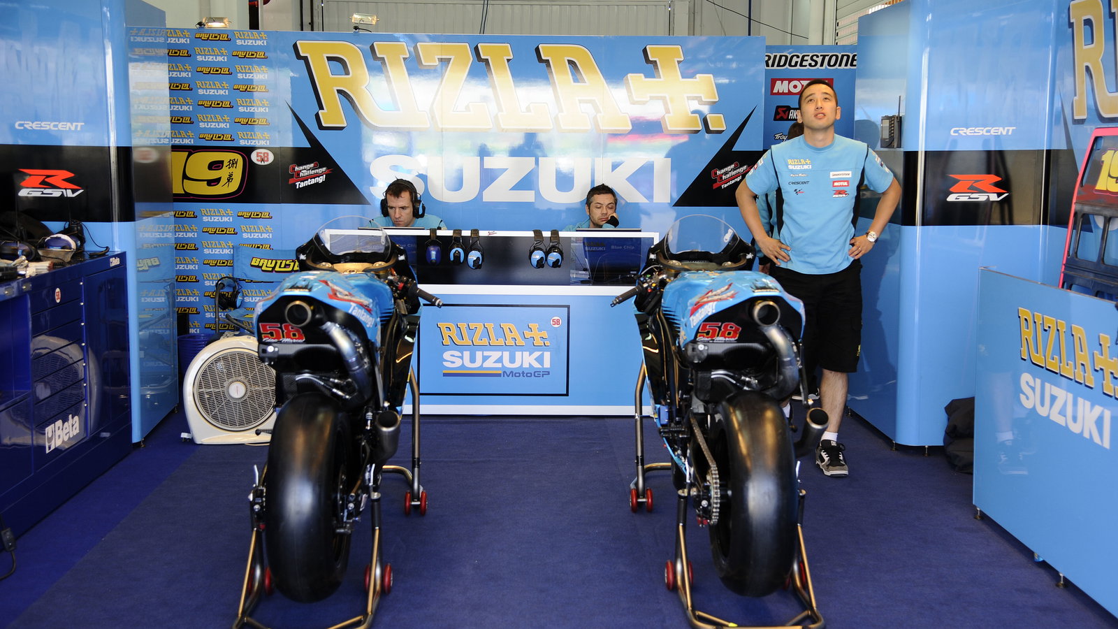 Suzuki garage, Valencia MotoGP Test, November 2011