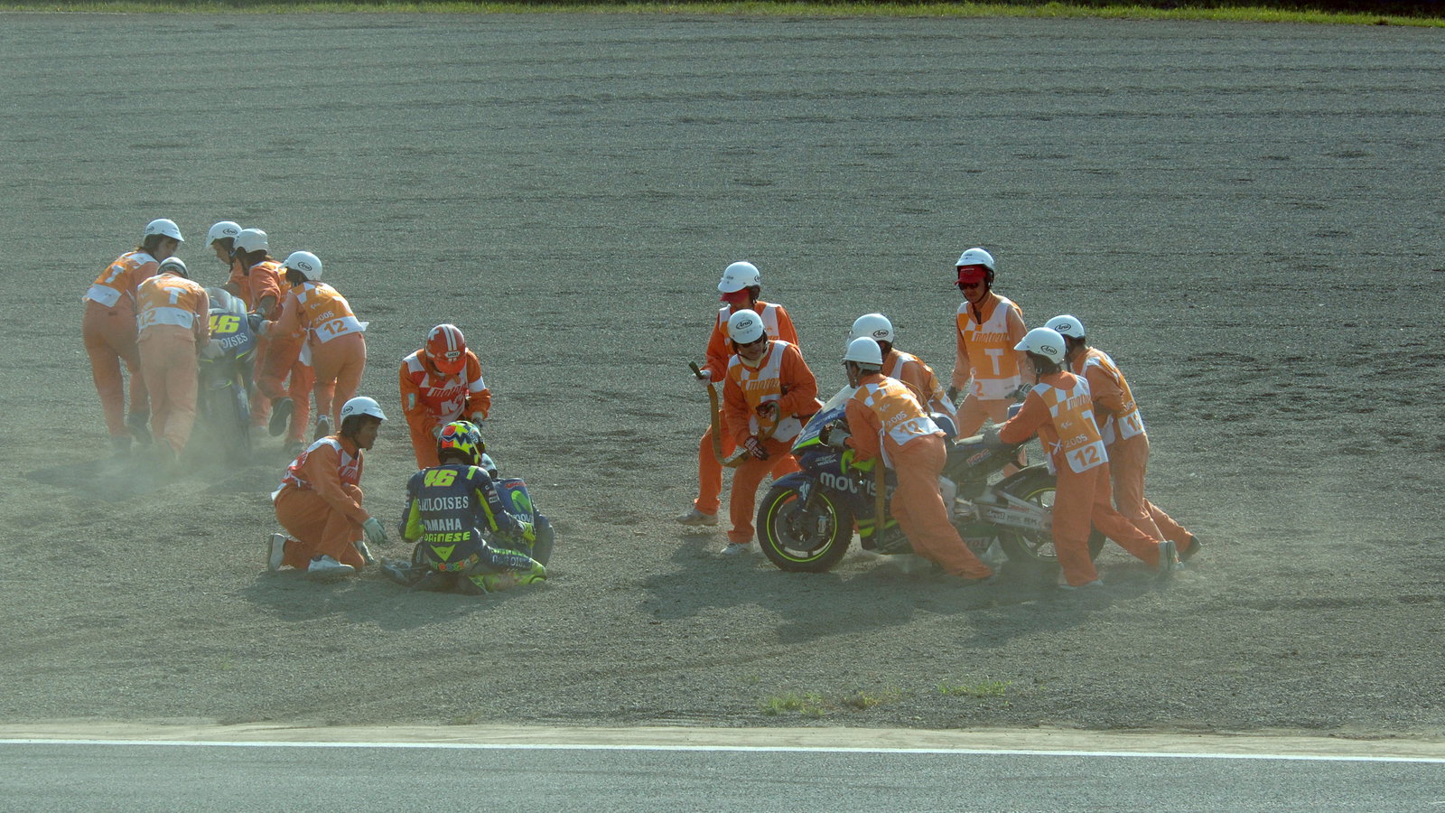 Rossi and Melandri crash, Japanese MotoGP 2005