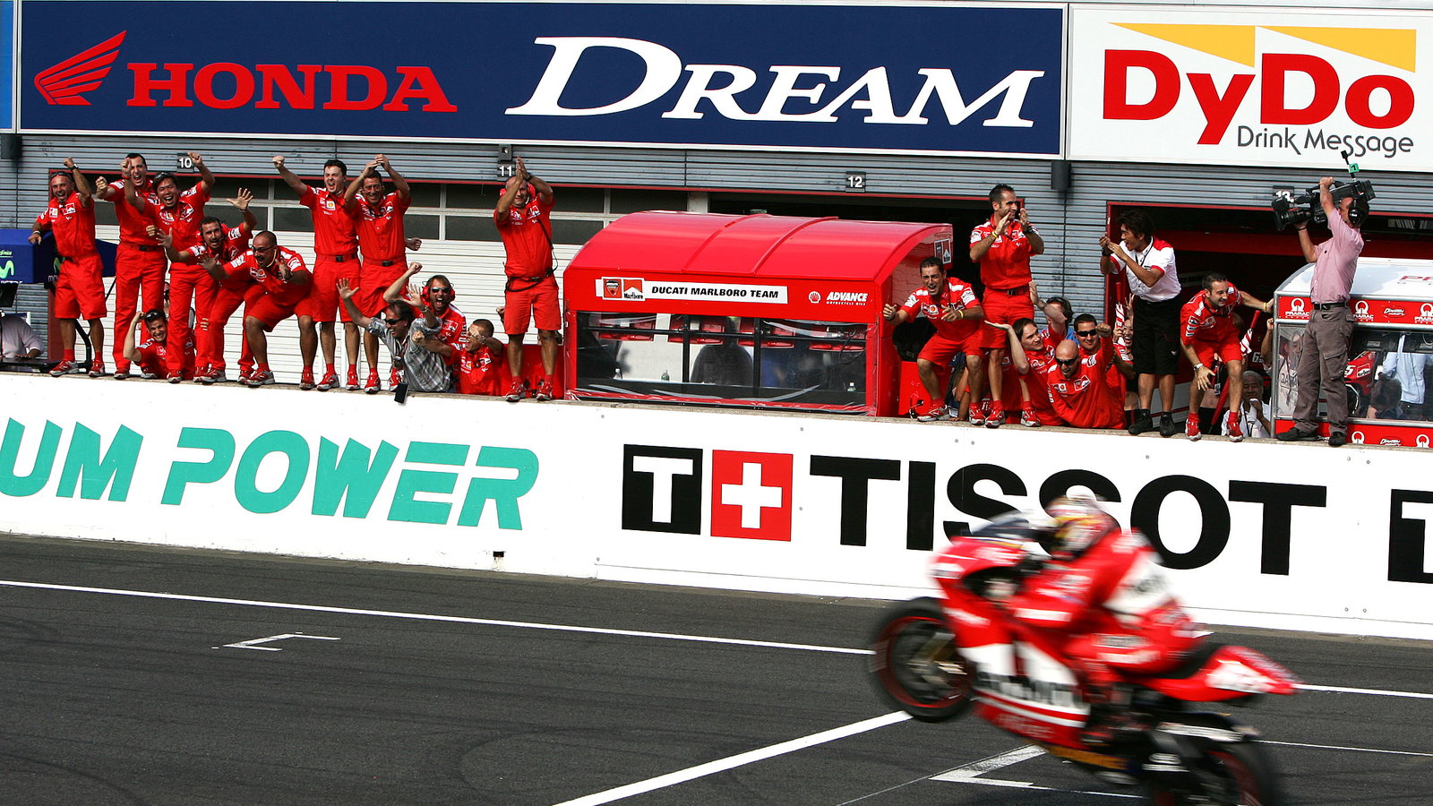 Capirossi wins, Japanese MotoGP Race 2005
