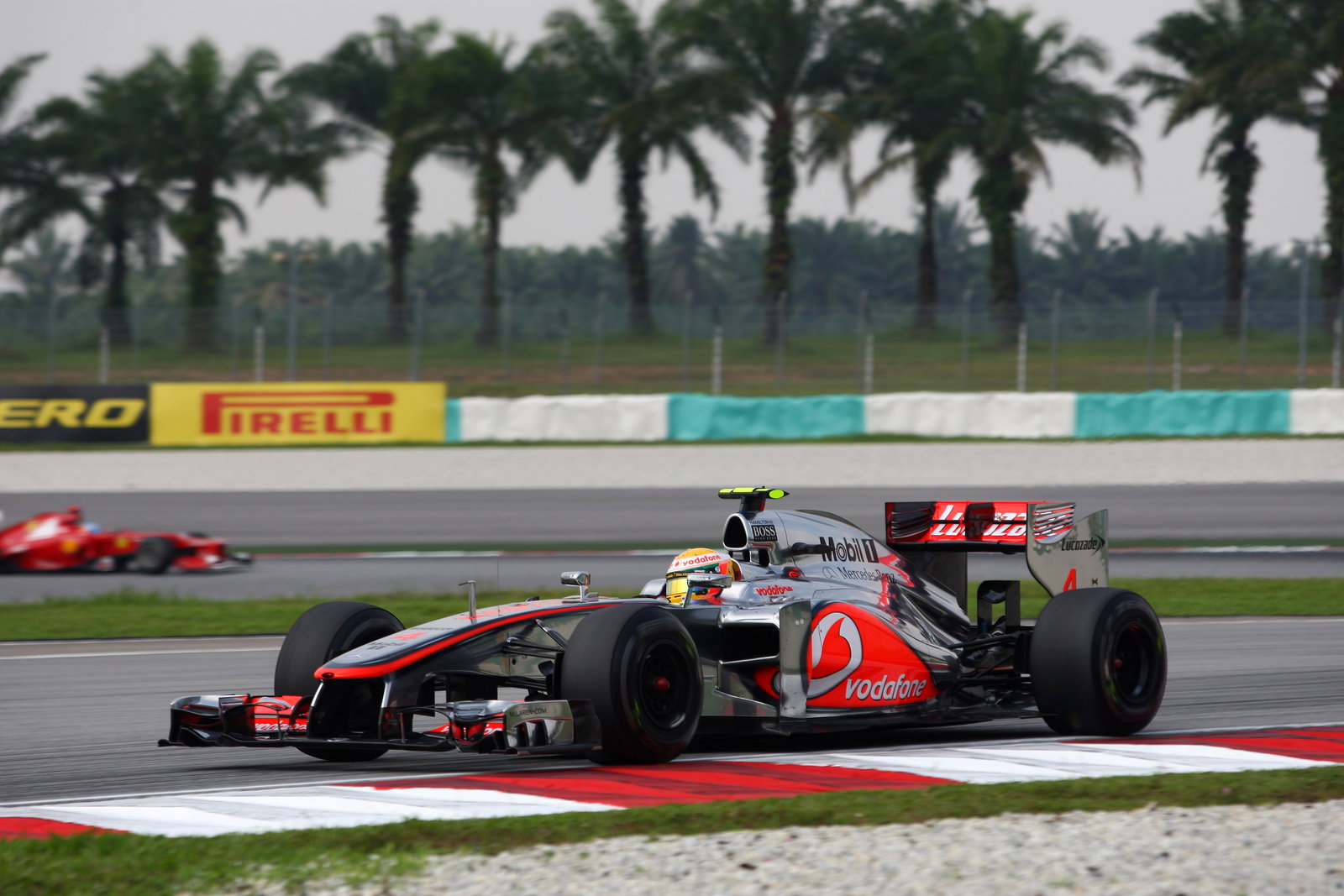 23.03.2012- Free Practice 1, Lewis Hamilton (GBR) McLaren Mercedes MP4-27 leads Fernando Alonso (ESP