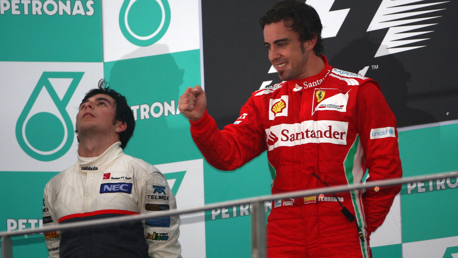 25.03.2012- Race, Fernando Alonso (ESP) Scuderia Ferrari F2012 race winner and Sergio Perez (MEX) Sa