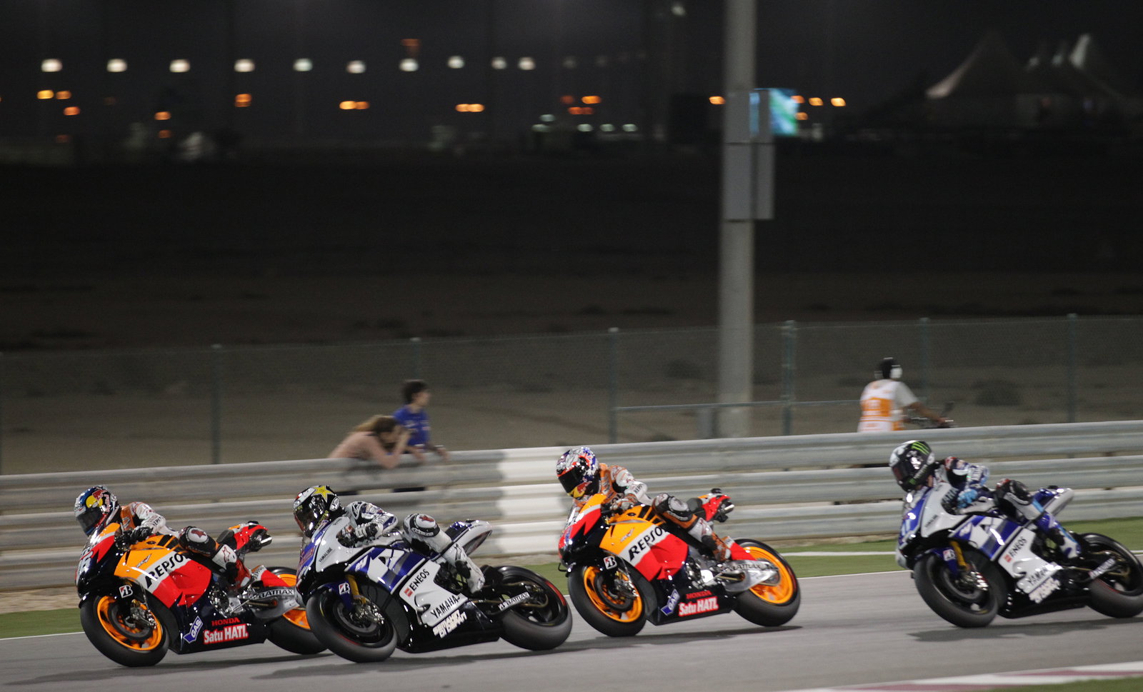 Pedrosa leads, Qatar MotoGP 2012