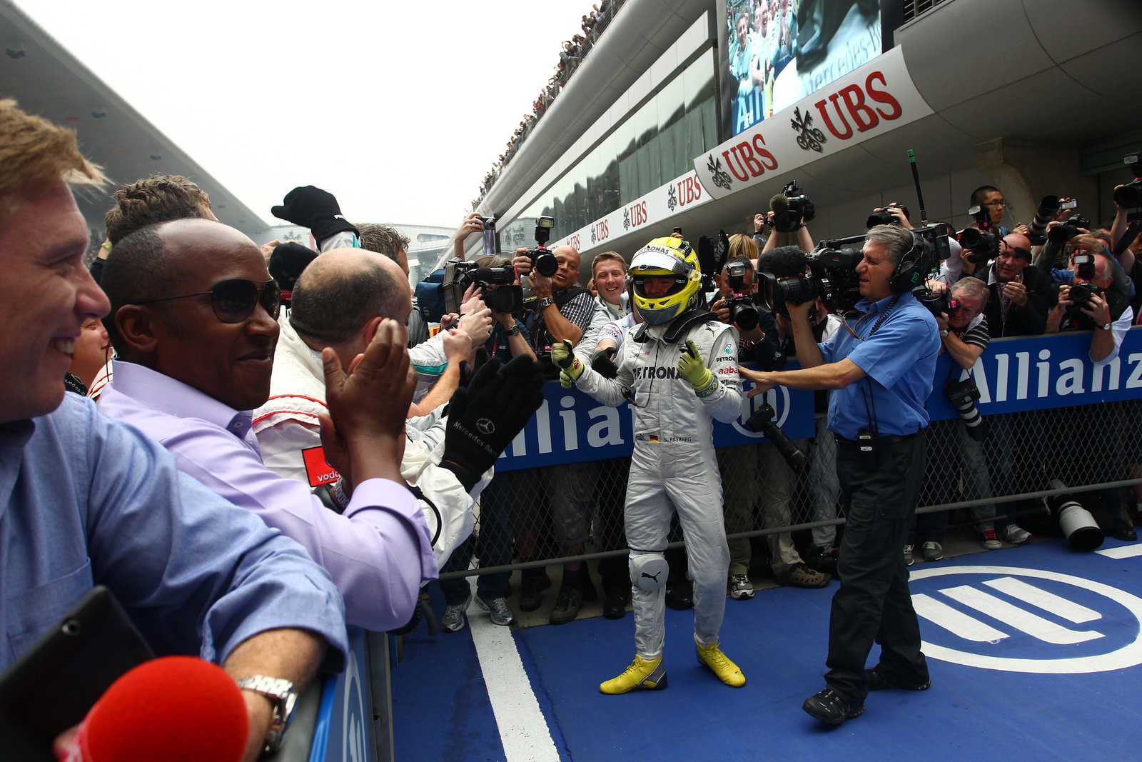 15.04.2012 - Race, winner Nico Rosberg (GER) Mercedes AMG F1 W03 is celebrating his victory