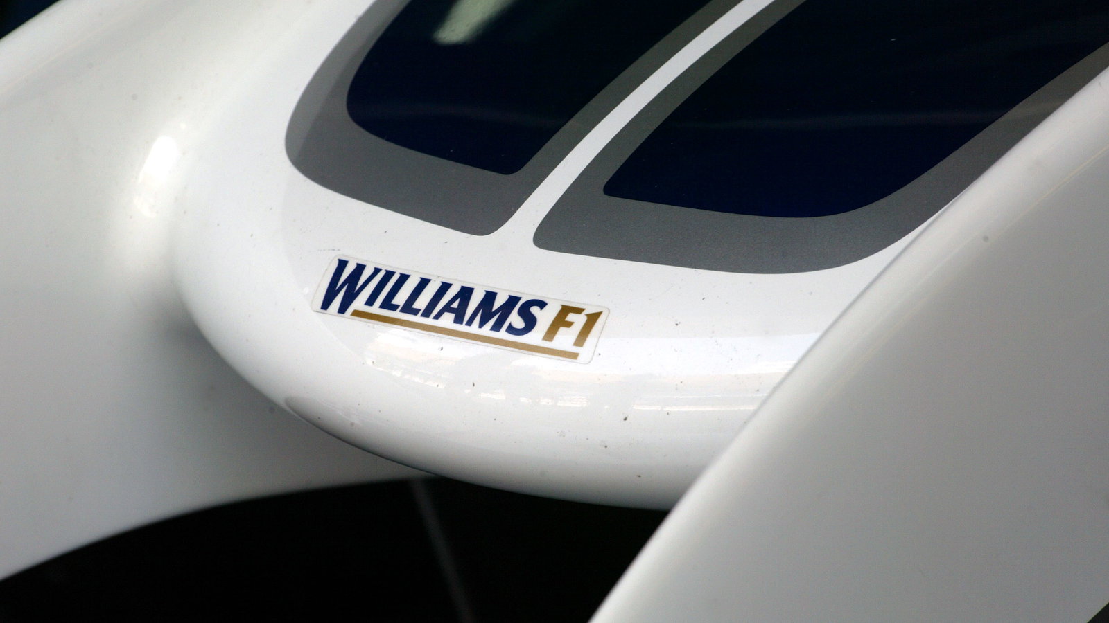 Front nose section on the Williams-BMW FW26