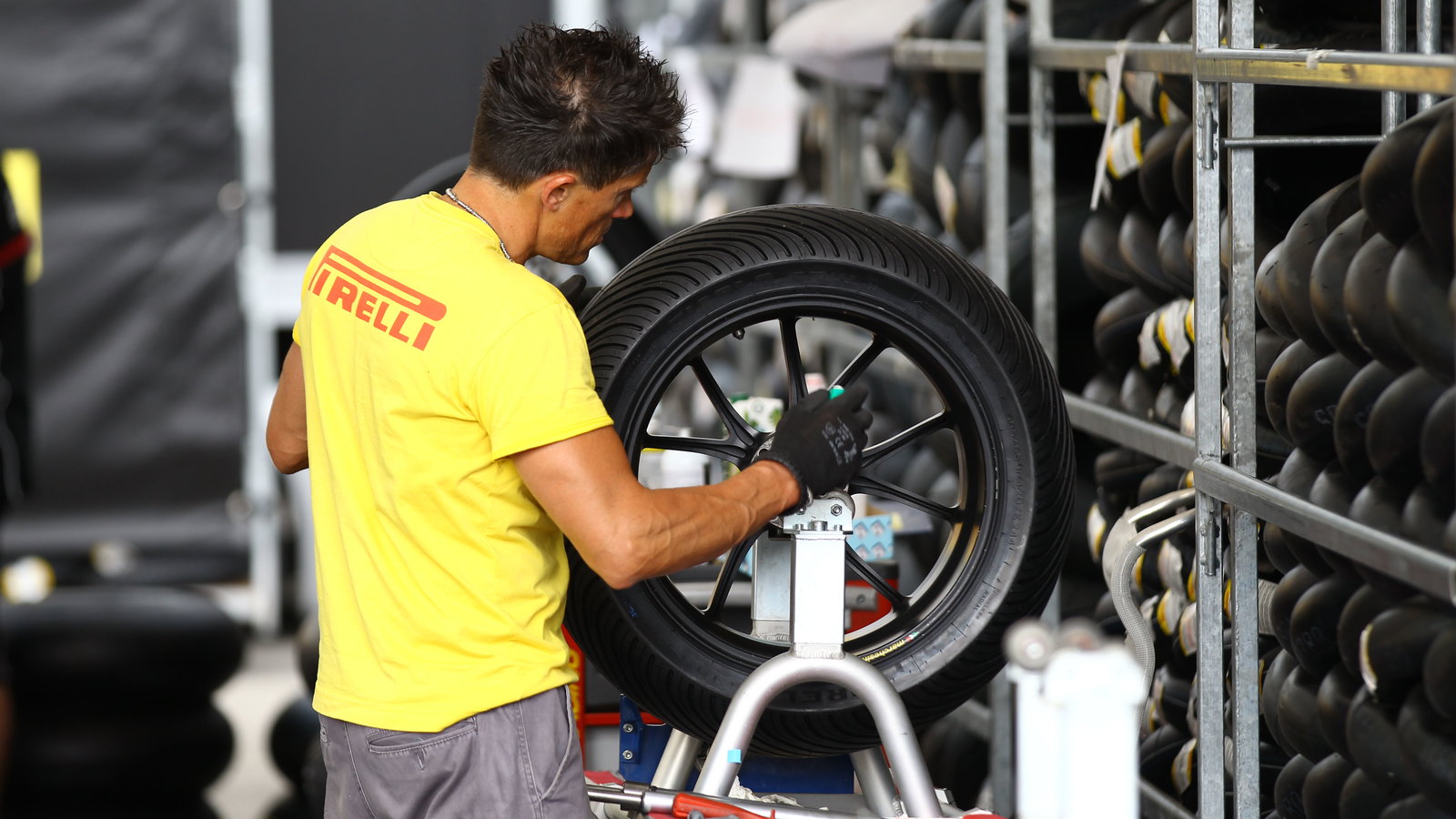 Pirelli tyre fitter, Misano WSBK 2012