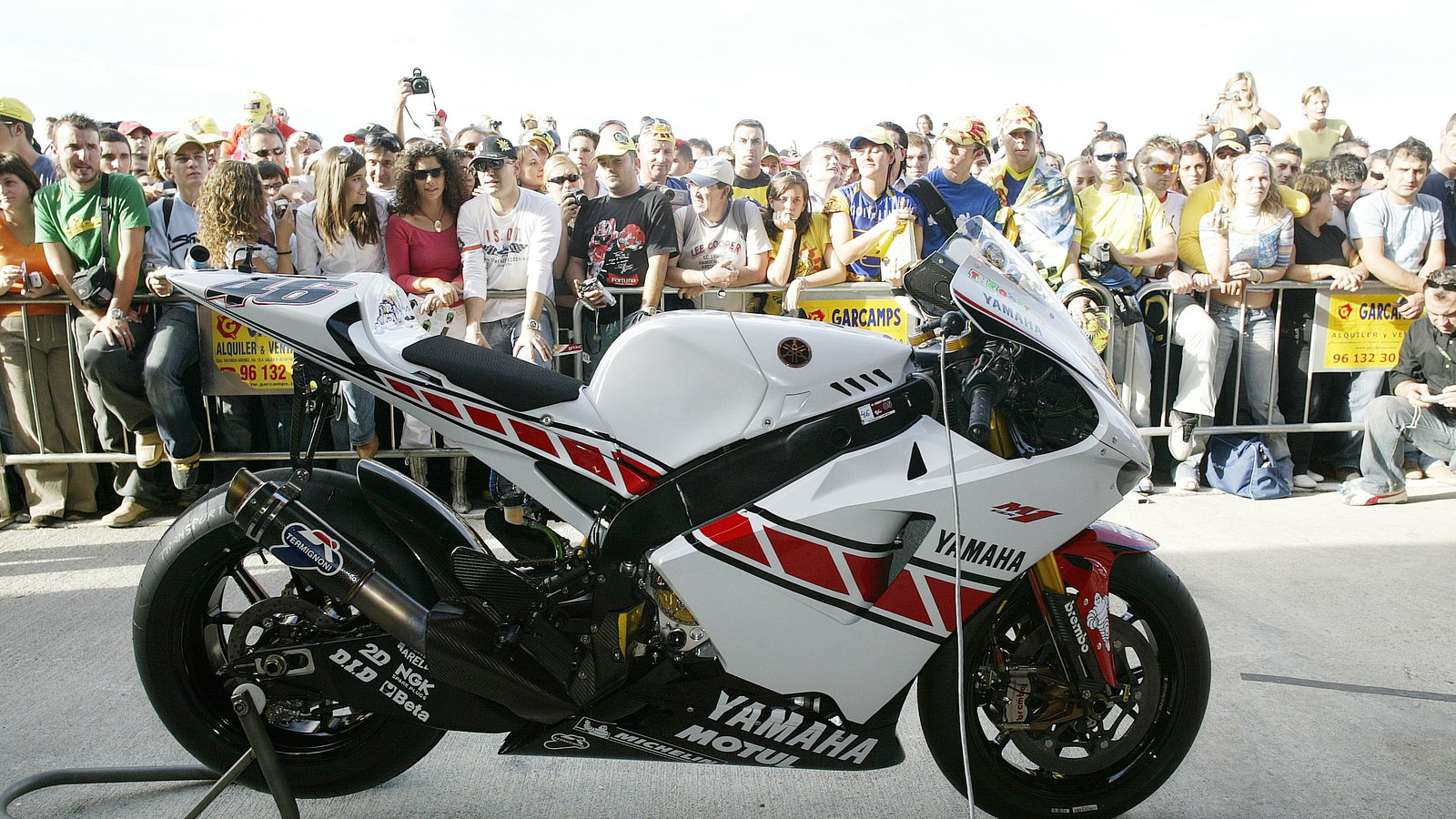 Valentino Rossi`s YZR-M1 in special retro `Yamaha Japan` livery, Valencia MotoGP, 2005