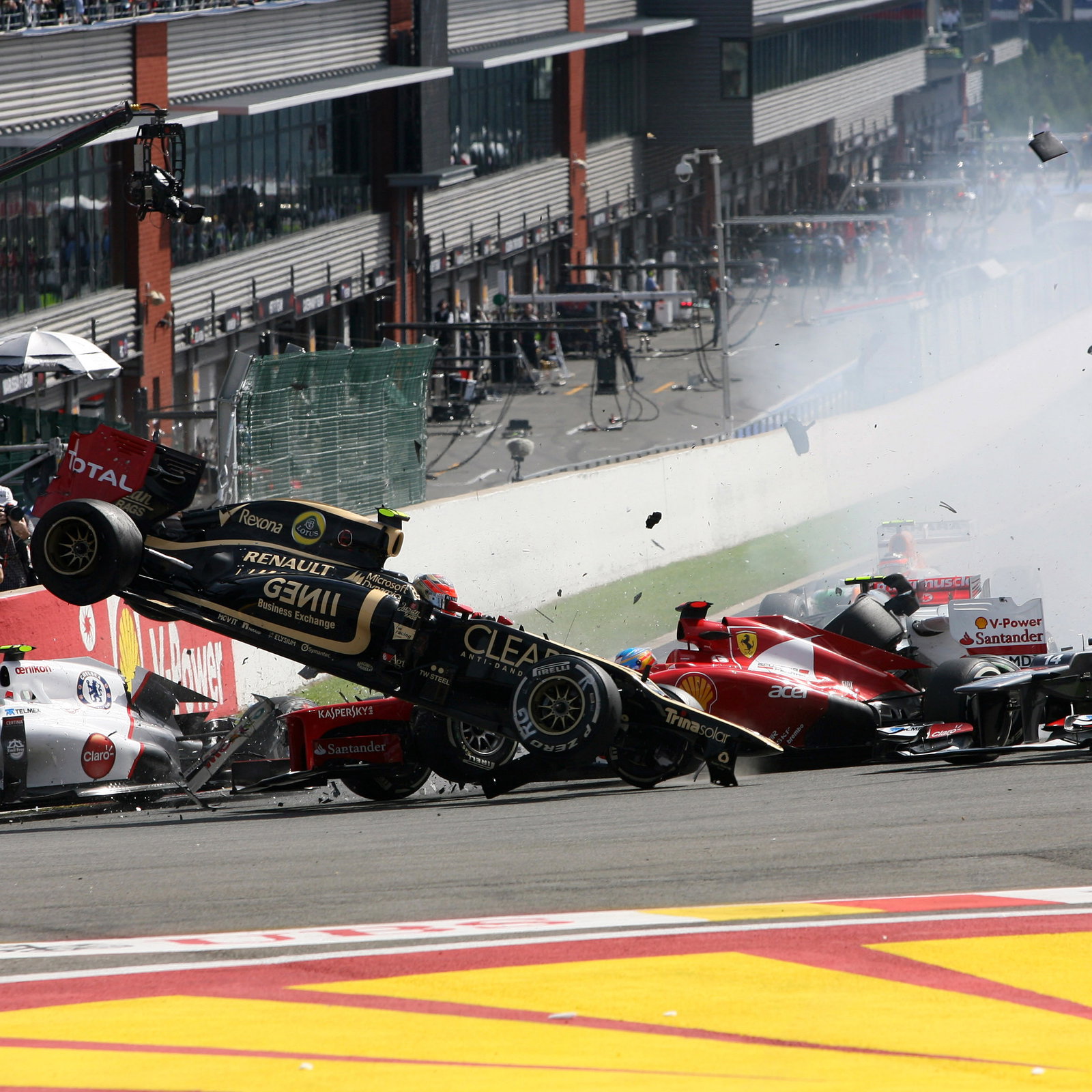 02.09.2012- Race, Start of the race, Crash, Romain Grosjean (FRA) Lotus F1 Team E20