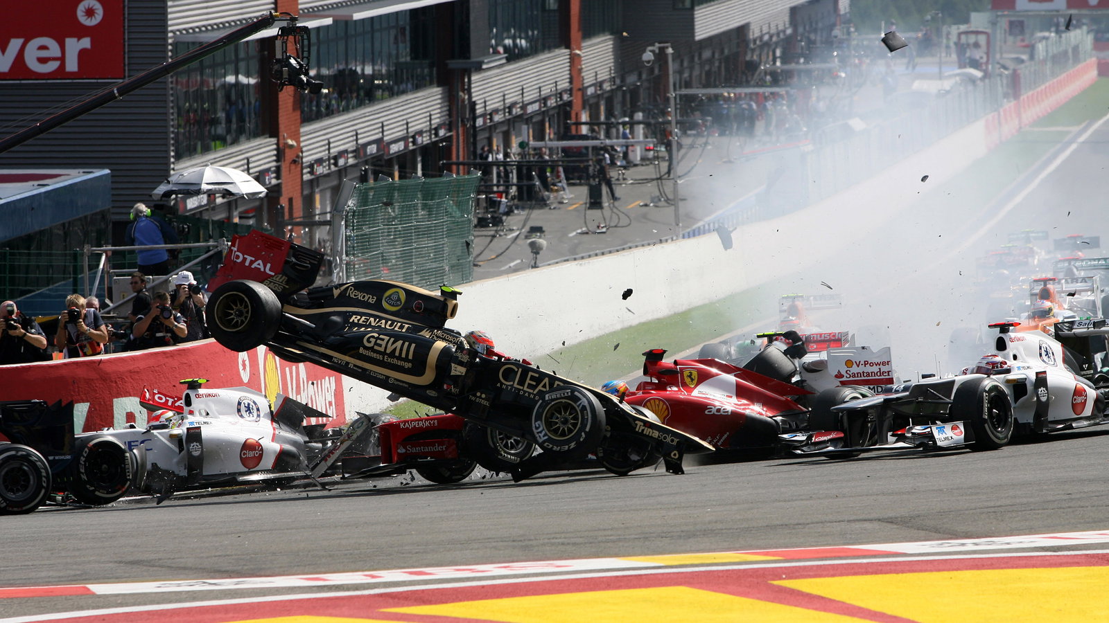 02.09.2012- Race, Start of the race, Crash, Romain Grosjean (FRA) Lotus F1 Team E20