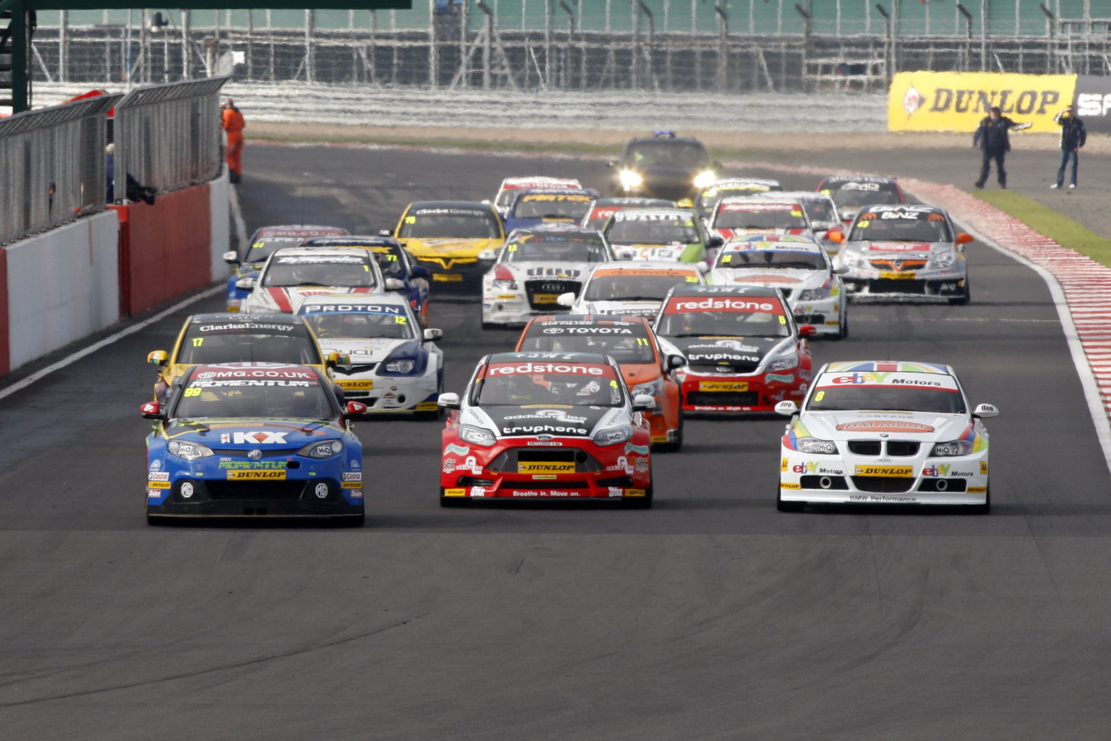 Start, Jason Plato (GBR) MG KX Momentum Racing MG6 GT leads