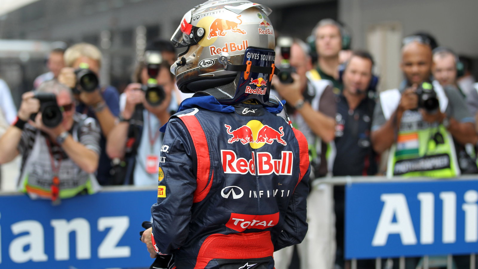 27.10.2012- Qualifying, Sebastian Vettel (GER) Red Bull Racing RB8 pole position