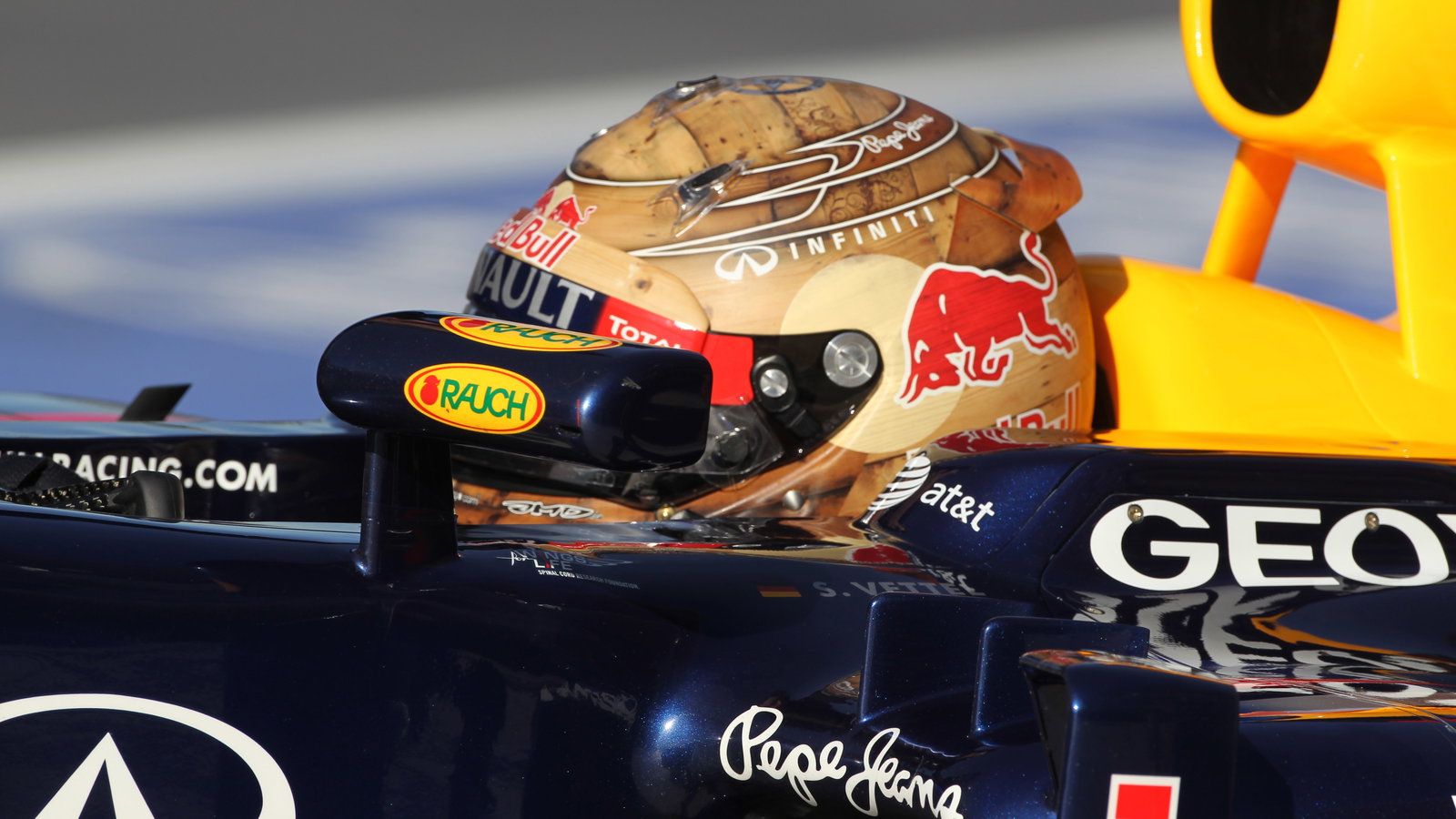 17.11.2012 - Free Practice 3, Sebastian Vettel (GER) Red Bull Racing RB8