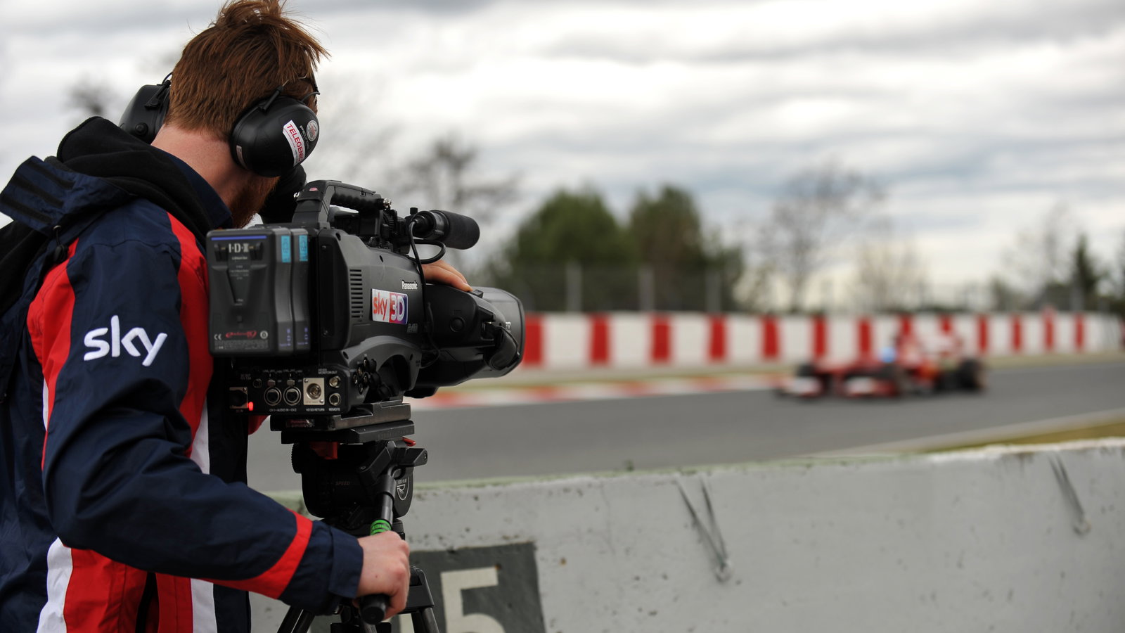 Sky F1 3D cameraman films Fernando Alonso (ESP) Ferrari F138.01.03.2013.