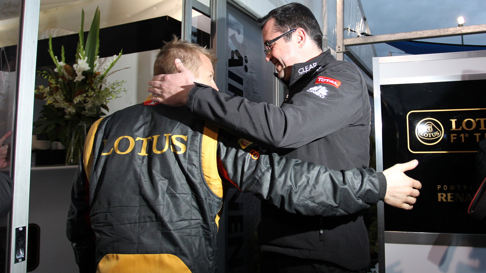 17.03.2013- Celebration, Kimi Raikkonen (FIN) Lotus F1 Team E21 race winner with Eric Boullier (FRA)