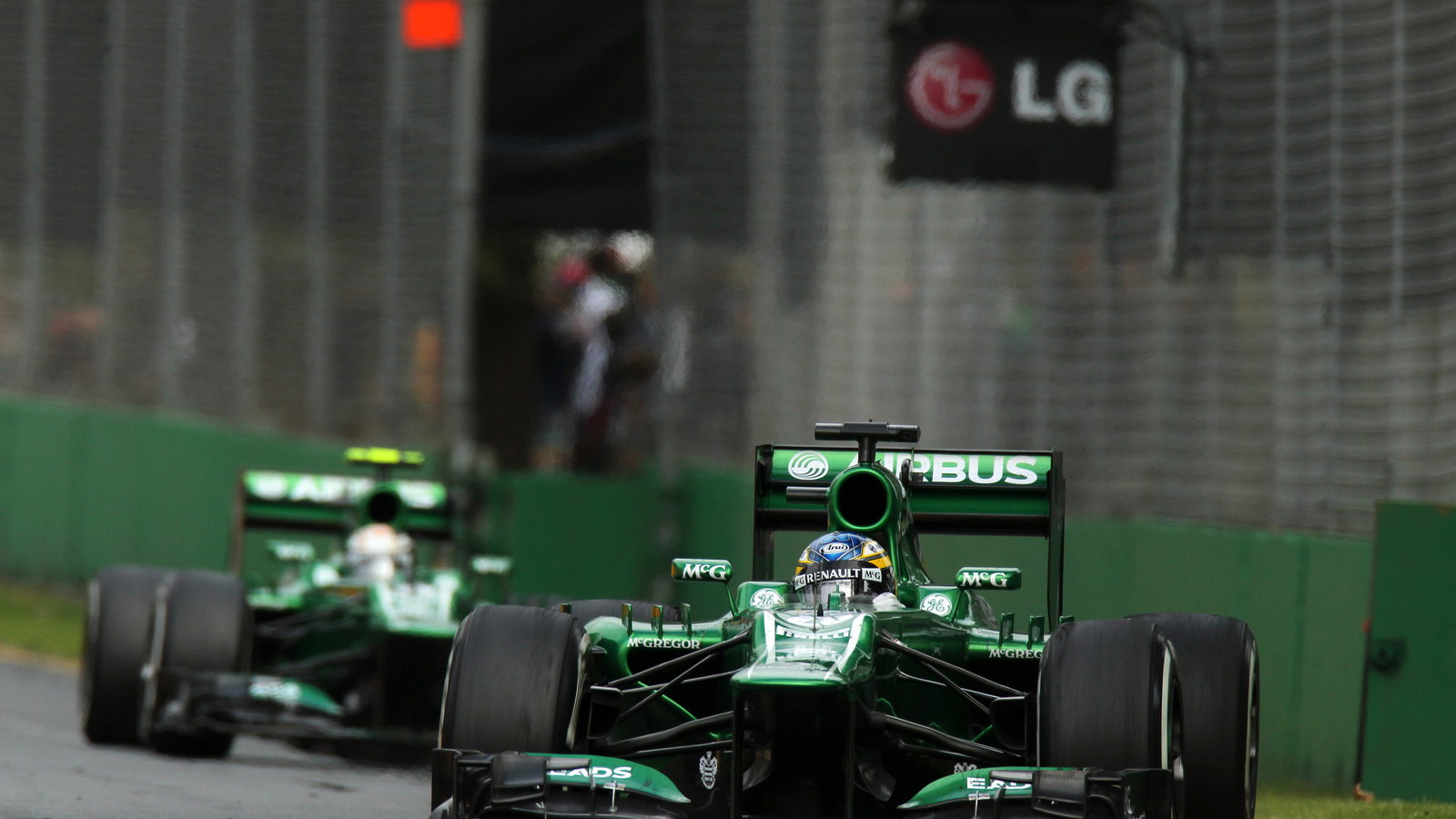 17.03.2013- Race, Charles Pic (FRA) Caterham F1 Team CT03 leads Giedo Van der Garde (NED), Caterham