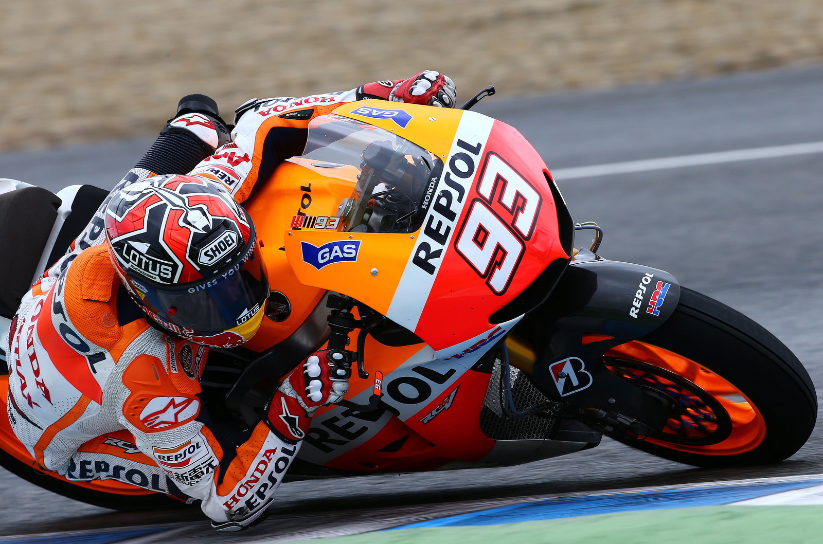 Marquez, elbow down in the wet, Jerez MotoGP test, March 2013
