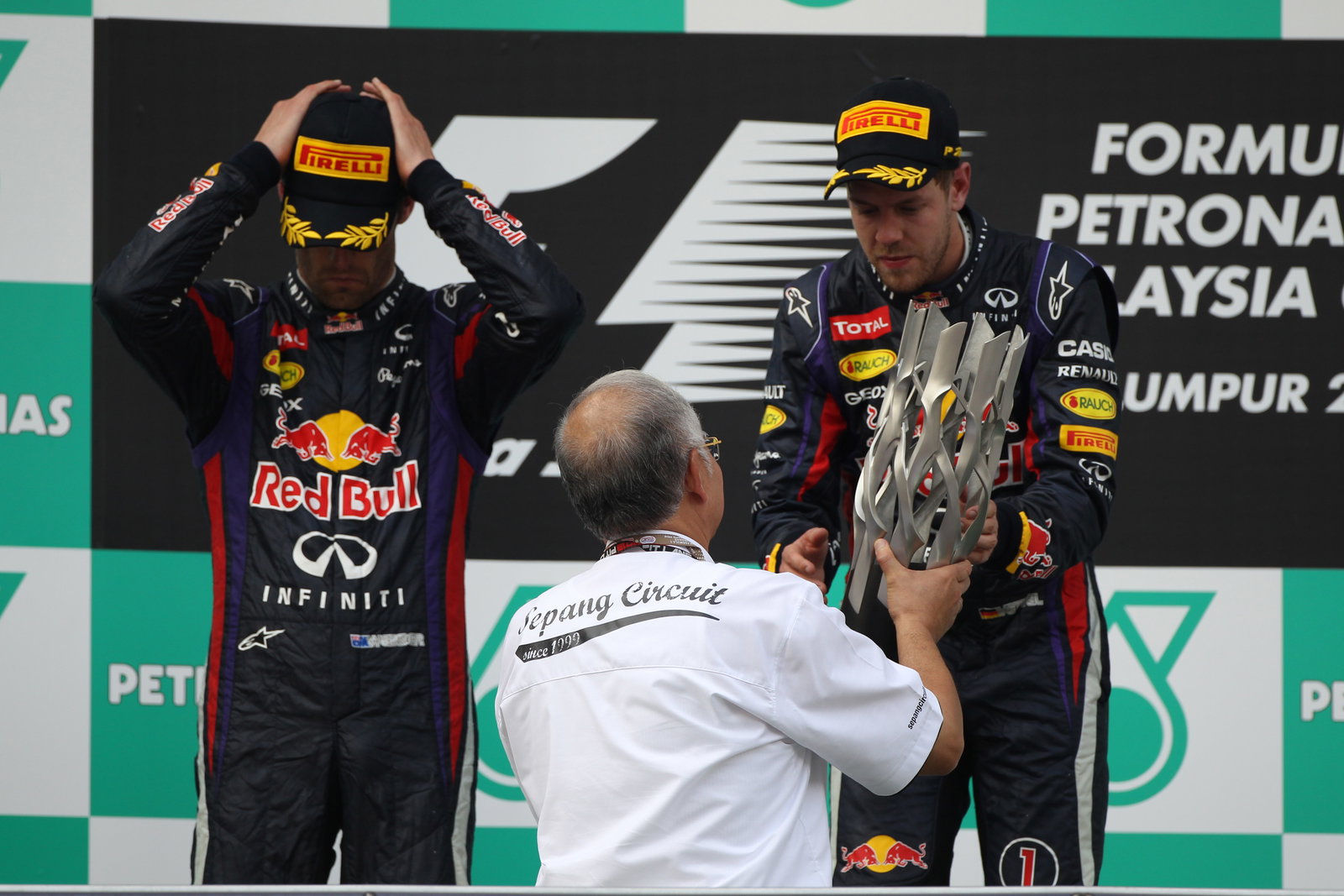 24.03.2013- Race, the podium; winner Sebastian Vettel (GER) Red Bull Racing RB9, 2nd Mark Webber (AU