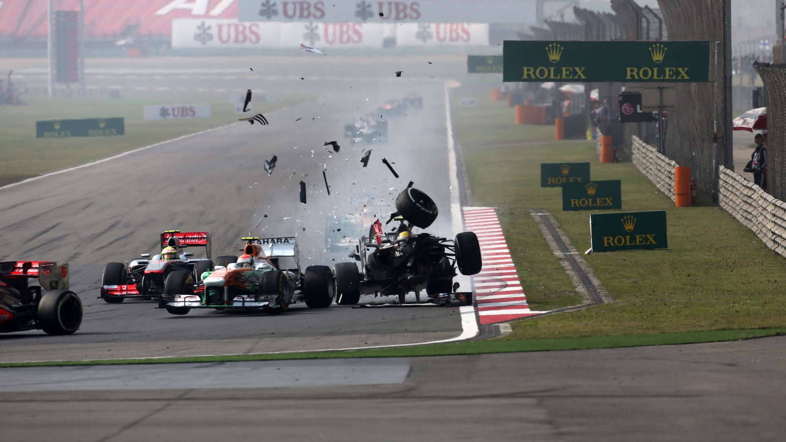 14.04.2013- Race, Crash, Esteban Gutierrez (MEX), Sauber F1 Team C32