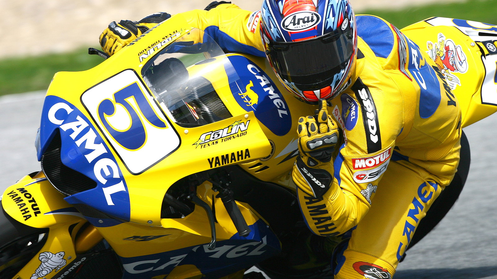 Edwards offers his finger, Jerez MotoGP IRTA test, 2006