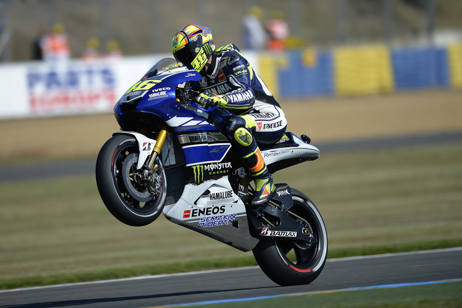Rei◆RED VALENTINO◆レーストップス◆イタリア製◆S Valentino Rossi's special Valencia helmet | Crash.net