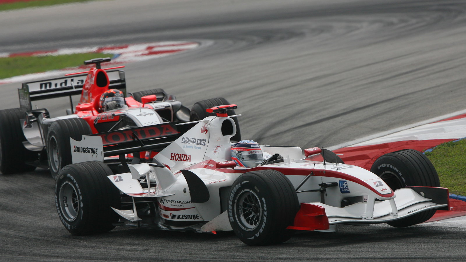 Takuma Sato (Super Aguri) battles with Christijan Albers (Midland MF1)