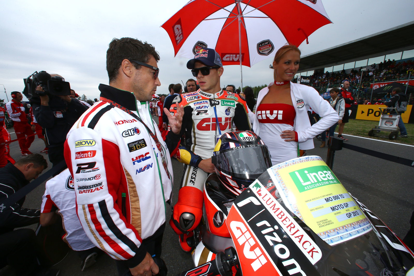 25.08.2013- Race, Fernando Alonso (ESP) Scuderia Ferrari F138 leads Mark Webber (AUS) Red Bull Raci