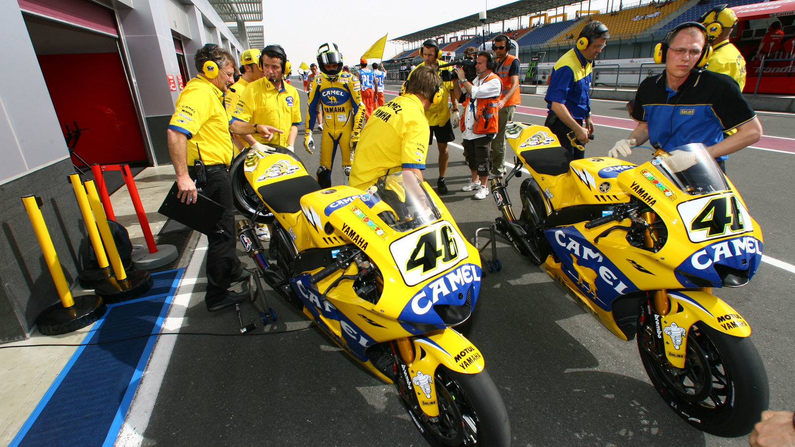 Rossi and his Camel M1s, Qatar MotoGP. 2006