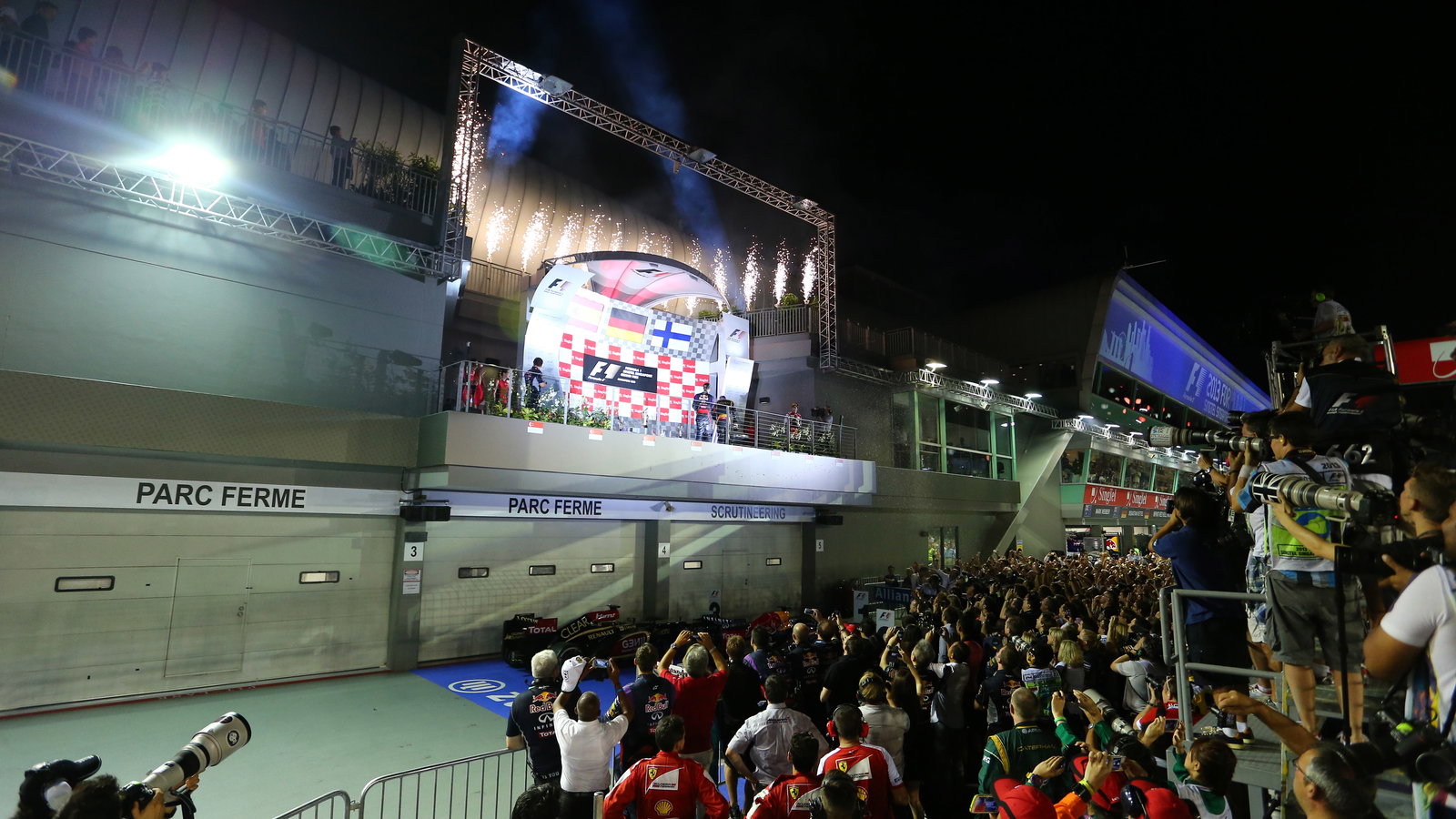 22.09.2013- Podium, winner Sebastian Vettel (GER) Red Bull Racing RB9, 2nd Fernando Alonso (ESP) Scu