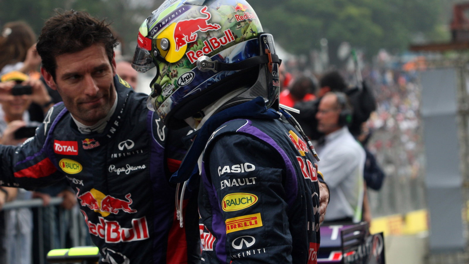 24.11.2013 - Race, Mark Webber (AUS) Red Bull Racing RB9 nd Sebastian Vettel (GER) Red Bull Racing R