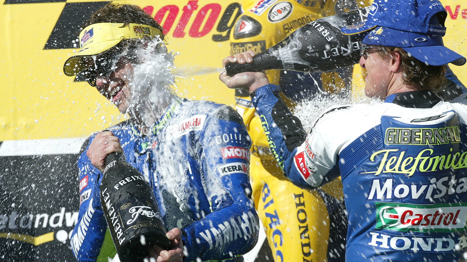Gibernau sprays Rossi who celebrates win, South African MotoGP, 2004