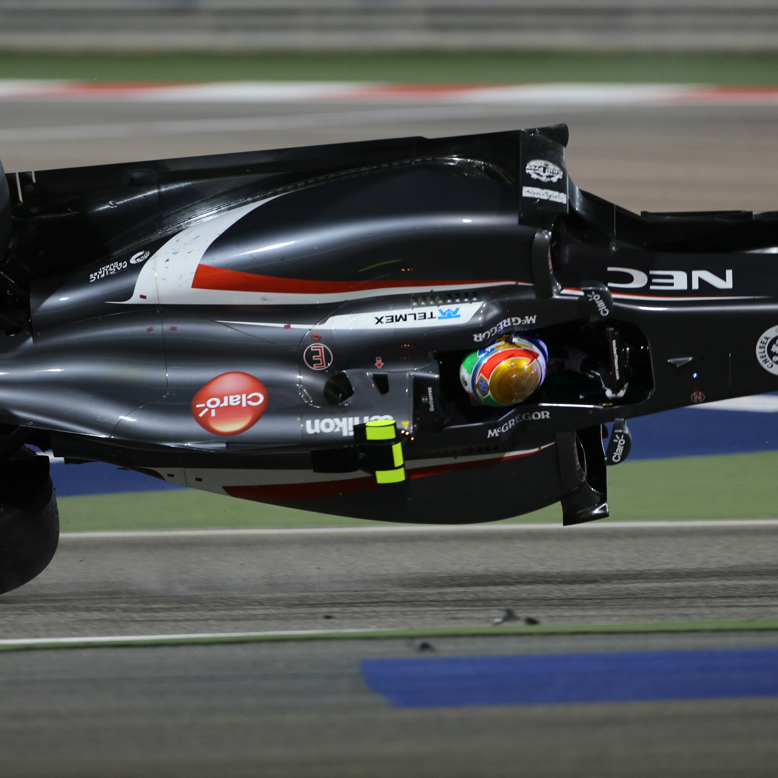 06.04.2014- Race, 21 crash, Esteban Gutierrez (MEX), Sauber F1 Team C33