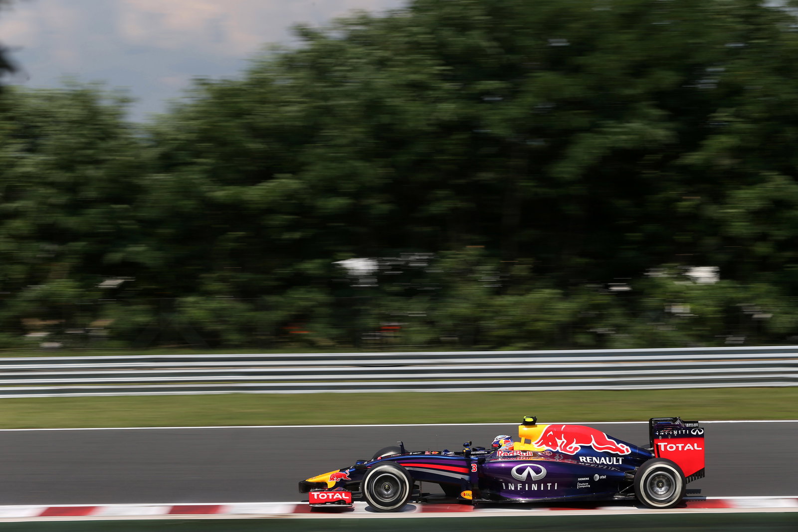 Hungarian F1 Grand Prix: Grosjean crashes while warming tyres