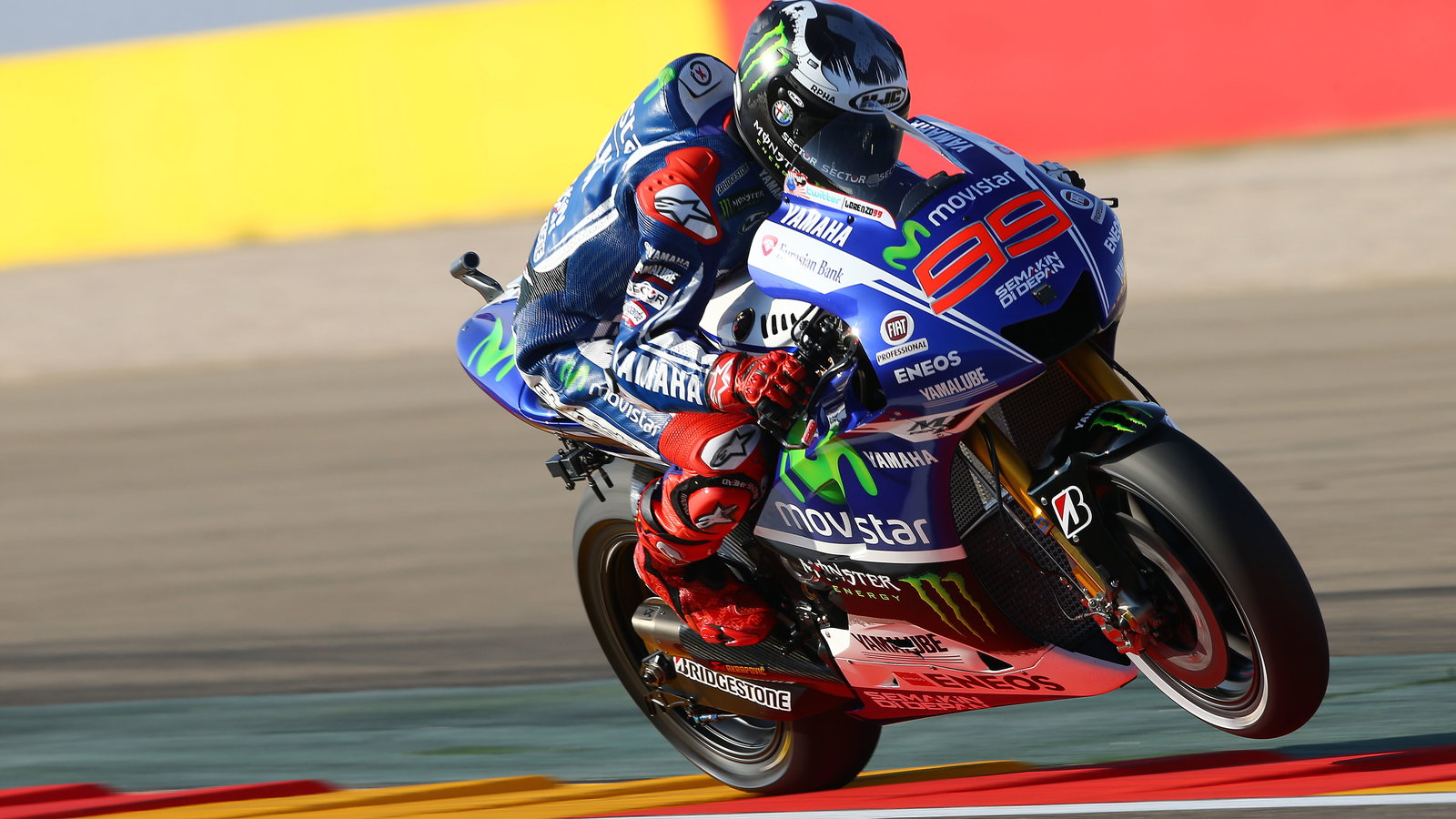 MotoGP Aragon: Lorenzo victorious as rain causes chaos at Aragon