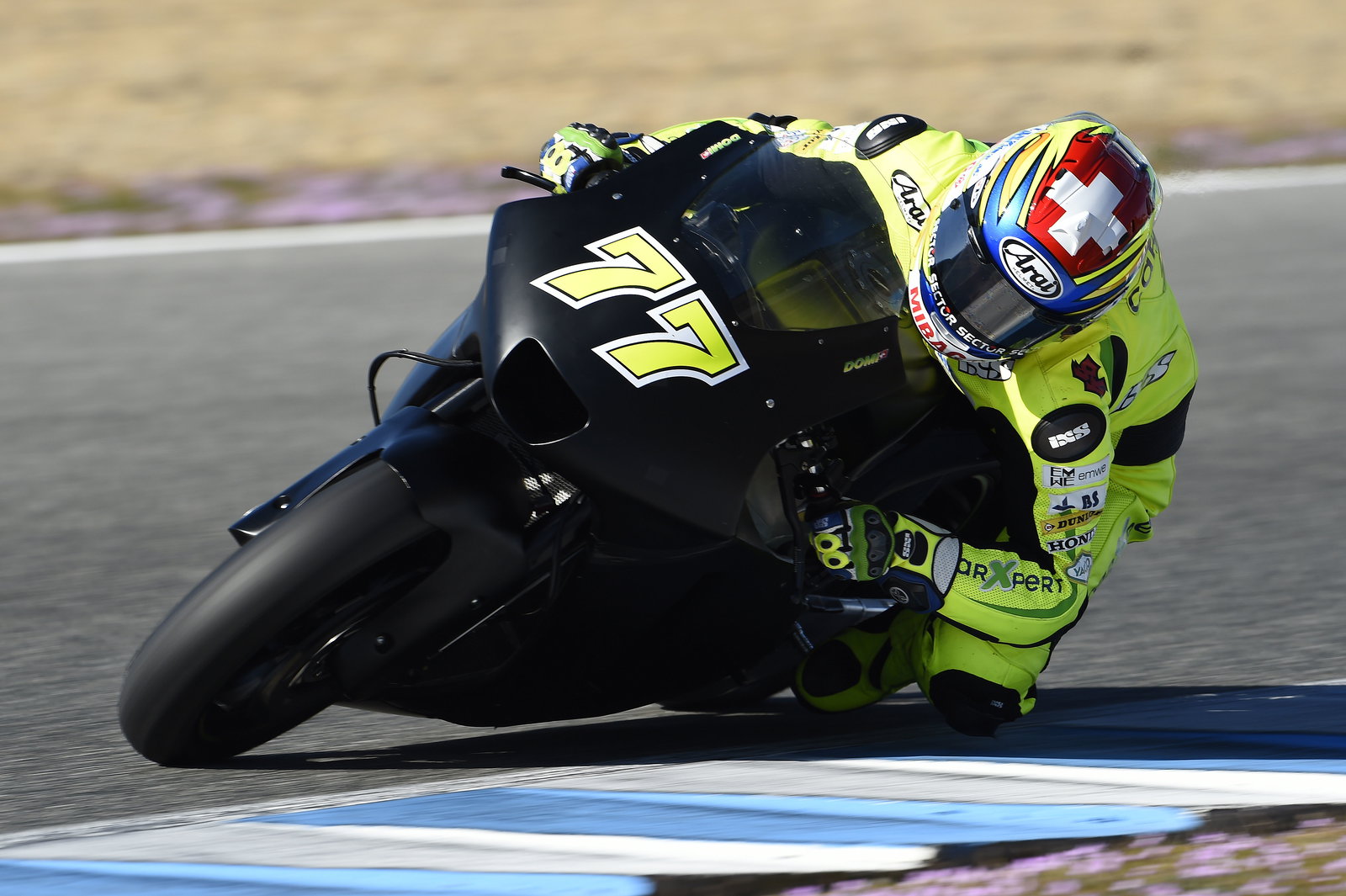 PICS: Valentino Rossi, Jorge Lorenzo unveil 2015 Yamaha MotoGP